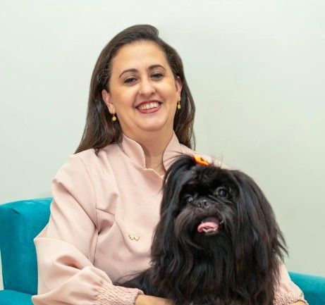 Dra. Thais Barros em atendimento